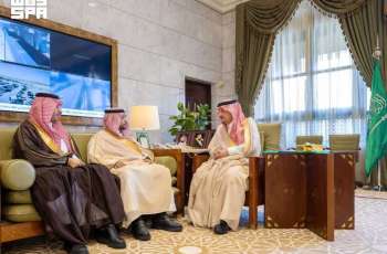 أمير الرياض يستقبل مدير فرع وزارة التجارة بالمنطقة