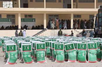 KSrelief Distributes 537 Food Baskets in Zaranj, Afghanistan