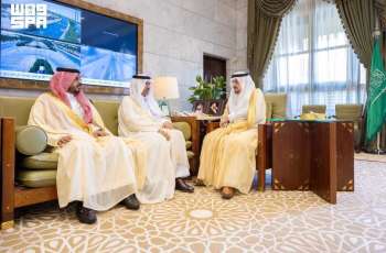 أمير منطقة الرياض يستقبل محافظ حريملاء ومدير المستشفى العام بالمحافظة