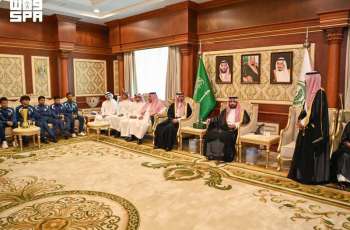 أمير جازان يستقبل فريق متوسطة أحد المسارحة المتوج بكأس نخبة دوري المدارس لكرة القدم للبنين
