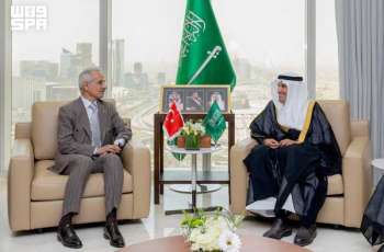 وزير النقل والخدمات اللوجستية يعقد جلسة مباحثات مع نظيره التركي