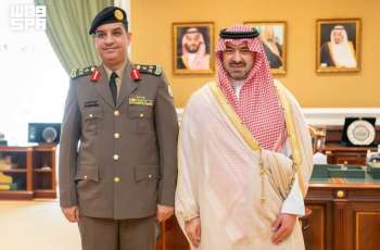 نائب أمير تبوك يُكرم عددًا من منسوبي مكافحة المخدرات بالمنطقة