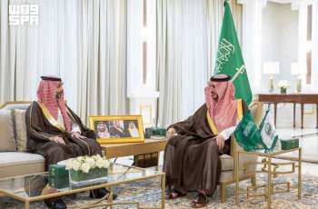 أمير منطقة الجوف يستقبل المدير التنفيذي لبيت الثقافة بسكاكا