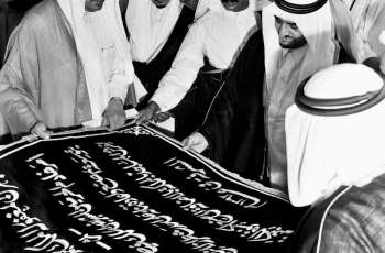 قرنٌ من العناية والإتقان.. تاريخ كسوة الكعبة المشرفة في العهد السعودي