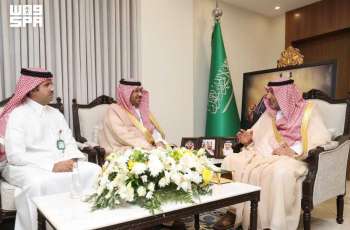 أمير نجران يطلع على أعمال ومهام مكتب وحدة الرؤية بالإمارة
