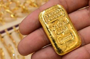 Gold prices fall in Pakistan as silver records gains