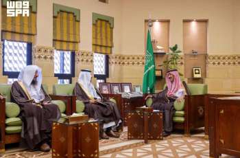 وكيل إمارة منطقة الرياض يلتقي محافظ ثادق ورئيس مجلس إدارة شركة محمل للتنمية