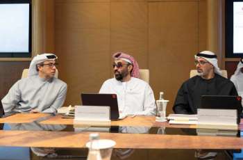 بحضور منصور بن زايد وخالد بن محمد بن زايد.. طحنون بن زايد يترأس اجتماع مجلس الشؤون الاستثمارية