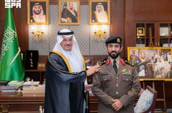 مُحافظ الأحساء يقلّد مدير شرطة المحافظة وعددًا من الضباط رتبهم الجديدة