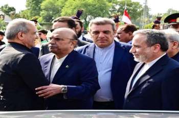 الرئیس آصف علي زرداري یجتمع مع نظیرہ الایراني مسعود بزشیکیان