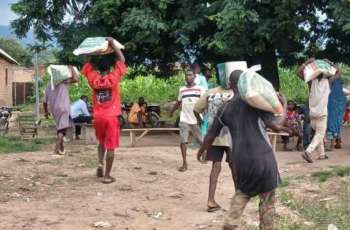 KSrelief Distributes 805 Food Baskets in Nigeria