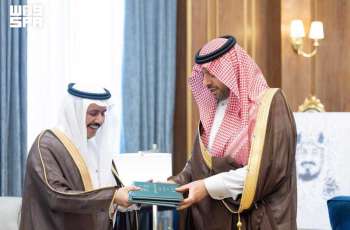 الأمير فيصل بن خالد بن سلطان يتسلّم تقريرًا عن الملتقى العلمي بجامعة الحدود الشمالية