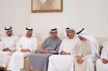 منصور بن زايد يعزي في وفاة أحمد محمد إبراهيم الحمادي وفاطمة علي أحمد
