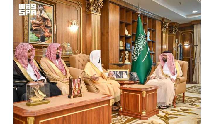 أمير جازان يستقبل رئيس المحكمة الجزائية بالمنطقة