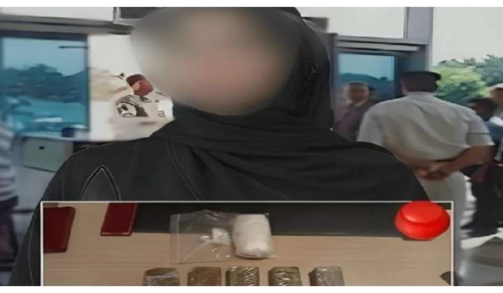 القبض علی فتاة أخفت حشیش و کوکایین داخل جسدھا في مصر