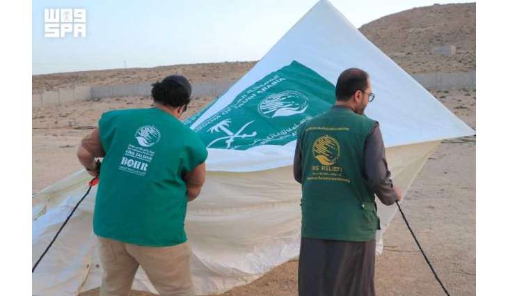 مركز الملك سلمان للإغاثة يوزّع (42) حقيبة إيوائية و(42) خيمة في مديرية الغيضة بمحافظة المهرة