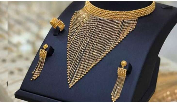 Gold prices drop sharply in Pakistan