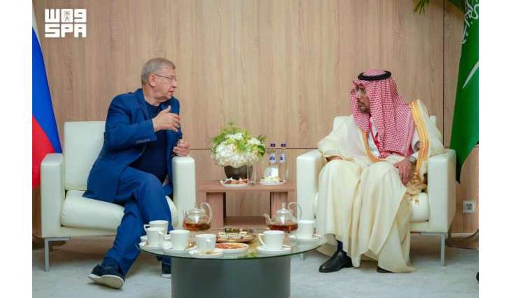 وزير الصناعة والثروة المعدنية يبحث تعزيز التعاون الصناعي مع مجموعة 