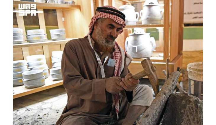 عسير تواصل حضورها في المشهد الحرفي الوطني بـ635 حرفيًا و338 ترخيصًا
