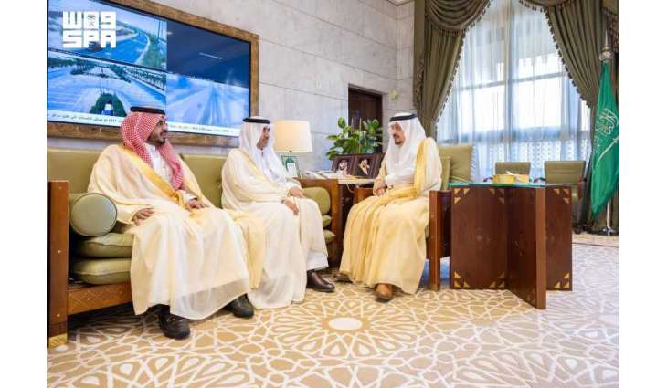 أمير منطقة الرياض يستقبل محافظ حريملاء ومدير المستشفى العام بالمحافظة