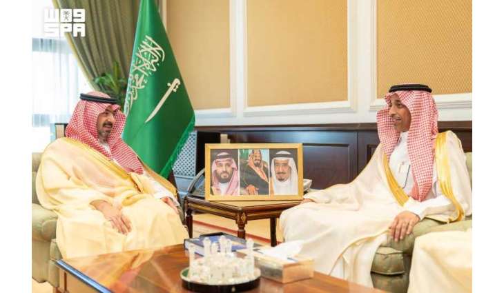 نائب أمير منطقة تبوك يتسلم التقرير السنوي لهيئة 