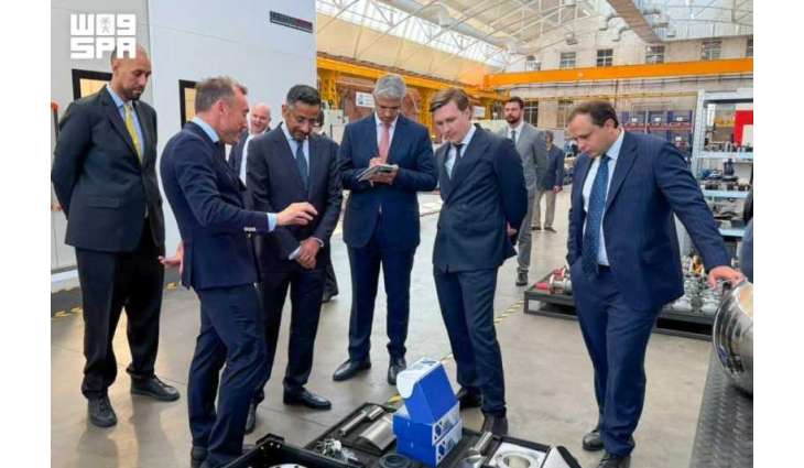 وزير الصناعة والثروة المعدنية يطّلع على الحلول الهندسية المتقدمة في مركز Kronstadt Engineering Centre بروسيا