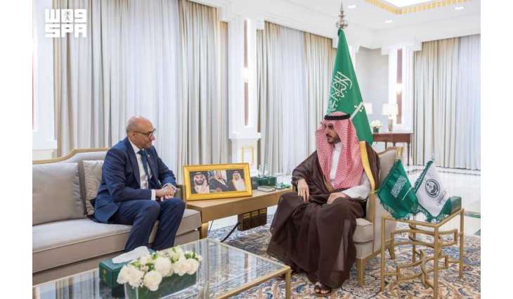 أمير منطقة الجوف يستقبل سفير باكستان لدى المملكة
