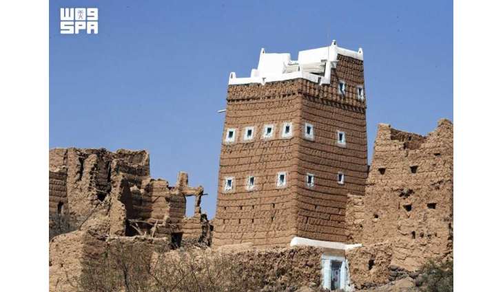 بمواد الأجداد وأدوات العصر.. البيوت الطينية في عسير تستعيد حضورها