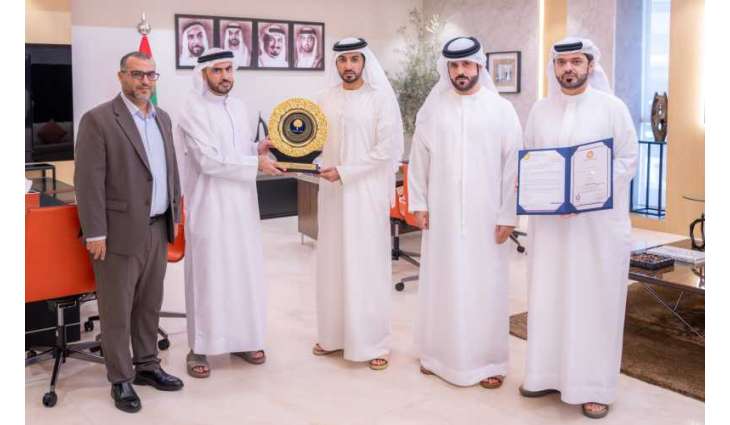 دائرة البلدية والتخطيط بعجمان تحصد جائزة الطاووس الذهبي العالمية
