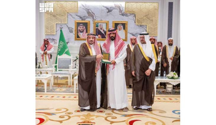 أمير منطقة القصيم يكرّم المواطن محمد العرماني تقديرًا لموقفه الإنساني النبيل