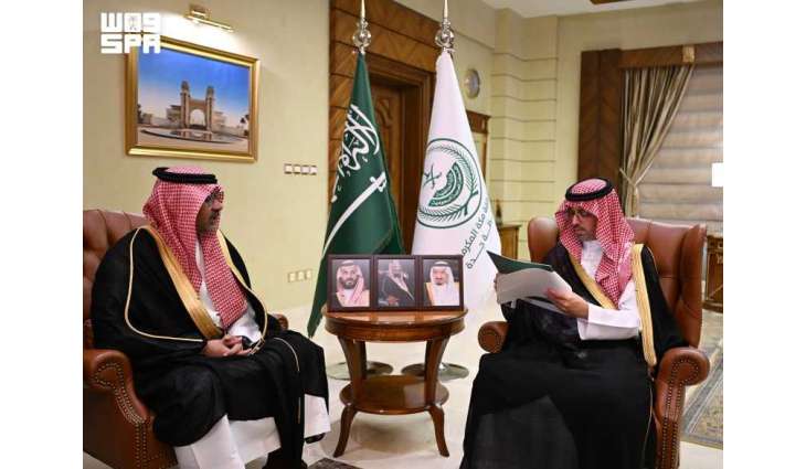 محافظ جدة يستعرض تقرير المركز الوطني للرقابة على الالتزام البيئي بالمحافظة