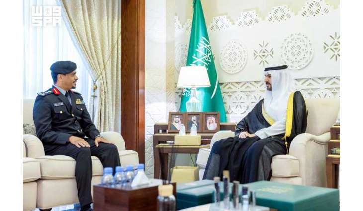 نائب أمير المنطقة الشرقية يطّلع على أعمال ومهام مركز العمليات الأمنية الموحدة (911) بالمنطقة