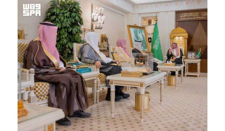 أمير القصيم يكرّم الجمعيات الداعمة للمبادرات التعليمية بالمنطقة