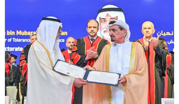 حميد بن راشد يمنح نهيان بن مبارك درجة الدكتوراة الفخرية.. ويشهد تخريج دفعة 