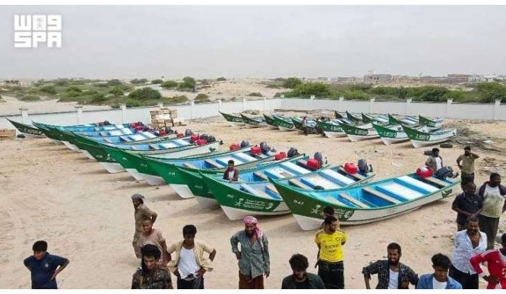 مركز الملك سلمان للإغاثة يوزع 50 قارب صيد مزودة بالمحركات في محافظة المهرة