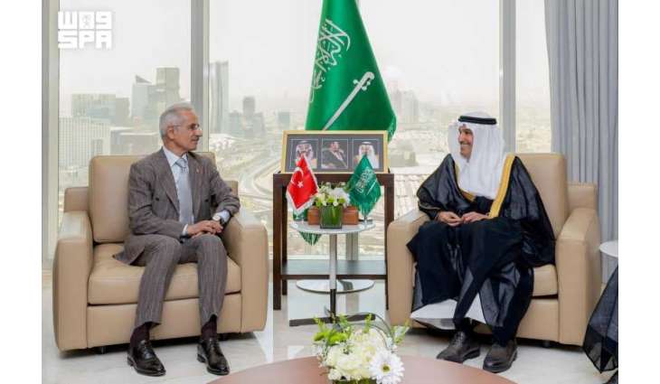 وزير النقل والخدمات اللوجستية يعقد جلسة مباحثات مع نظيره التركي