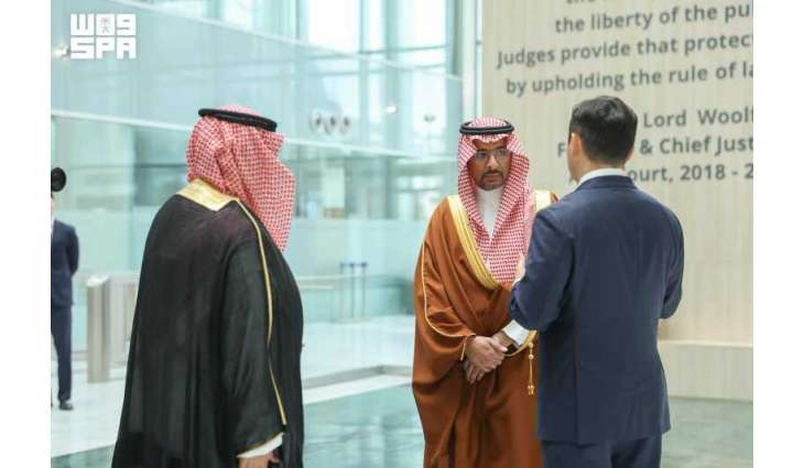 وزير الصناعة والثروة المعدنية يزور مركز أستانا المالي الدولي بكازاخستان