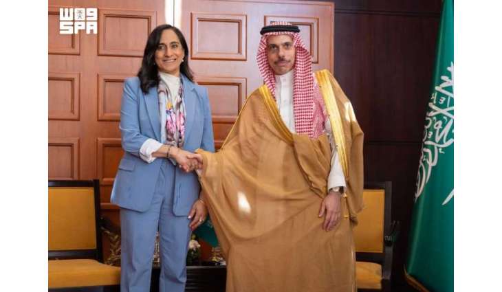 سمو وزير الخارجية يلتقي وزيرة خارجية كندا