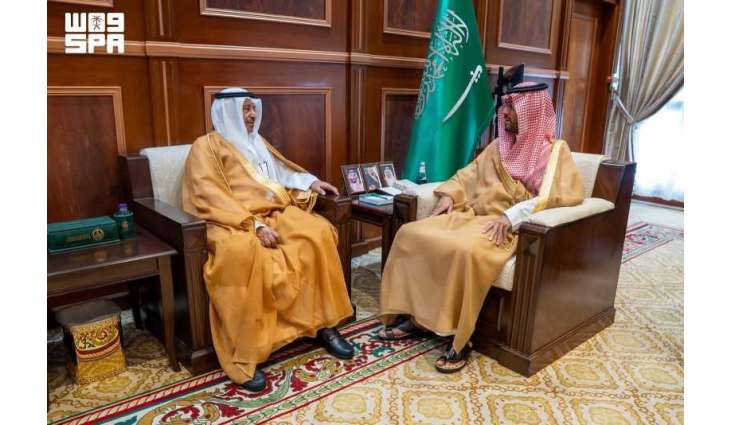 نائب أمير حائل يستقبل مدير إدارة البرامج بمؤسسة الأمير محمد بن فهد للتنمية الإنسانية