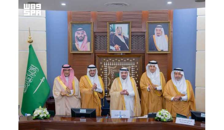 أمير منطقة القصيم يُدشّن 8 مشروعات للطرق بالمنطقة بتكلفة بلغت 104 ملايين ريال