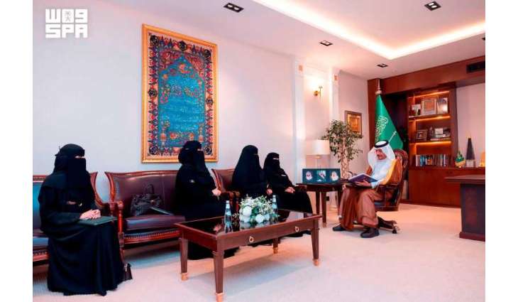 محافظ حفر الباطن يستقبل رئيس وأعضاء جمعية درة النسائية
