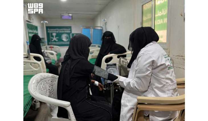 العيادات الطبية التغذوية المتنقلة لمركز الملك سلمان للإغاثة في مديرية الخوخة تقدم خدماتها لـ (16,839) مستفيدًا خلال شهر أبريل الماضي
