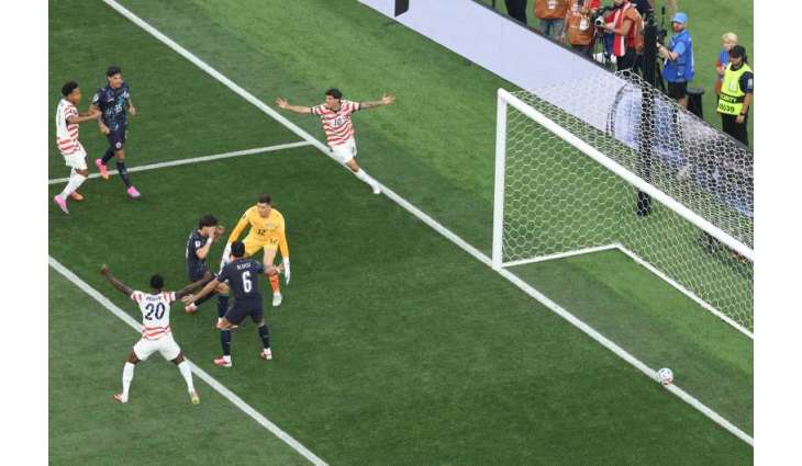 US thrash Paraguay 4-1 for dream World Cup start
