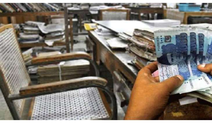 حکومة شھباز شریف تقترح زیادة رواتب موظفي القطاع العام بنسبة 7%