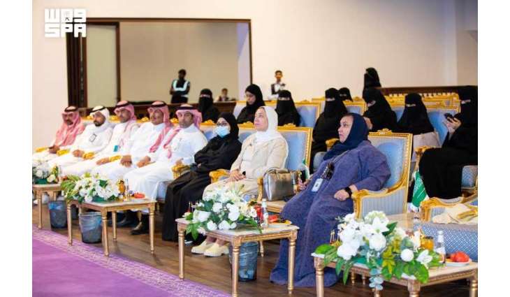 مستشار وكيل تنمية القدرات البشرية في وزارة البلديات والإسكان تطلع على المبادرات والمشروعات التنموية بمنطقة تبوك