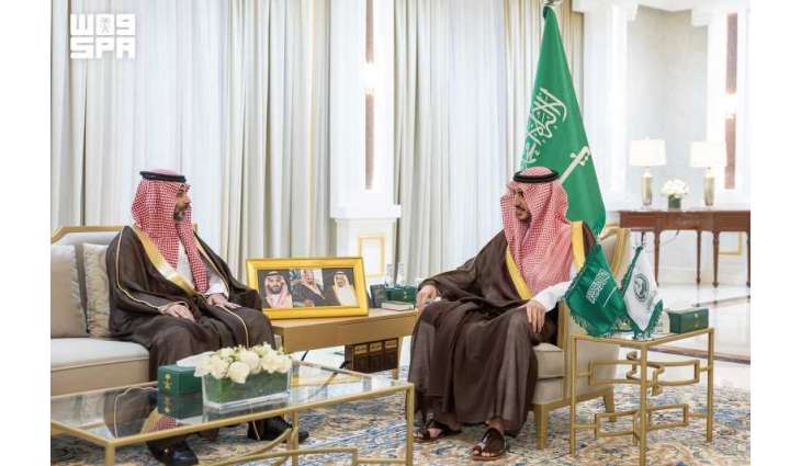 أمير منطقة الجوف يستقبل المدير التنفيذي لبيت الثقافة بسكاكا