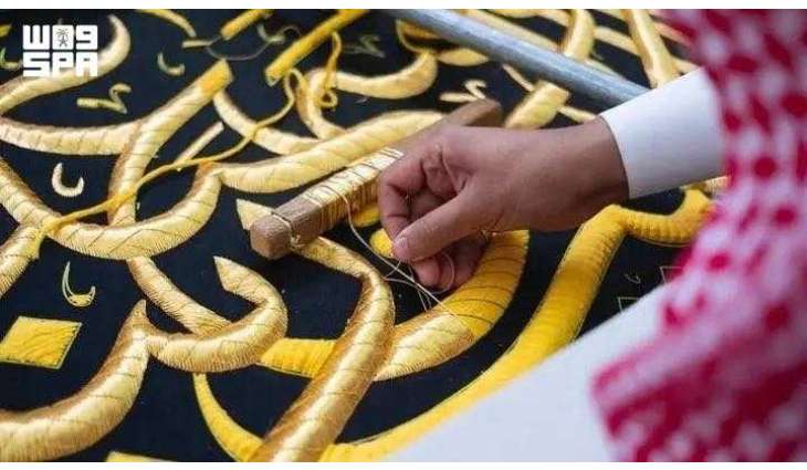 سبعة أقمشة تنسج أعظم ثوب.. تفاصيل فريدة في صناعة كسوة الكعبة المشرفة