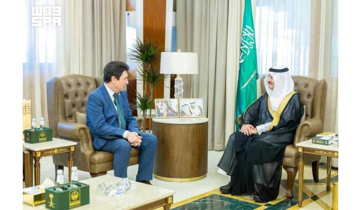 أمير المنطقة الشرقية يستقبل رئيس مجموعة الصداقة بين جمهورية فرنسا ودول مجلس التعاون بمجلس الشيوخ الفرنسي