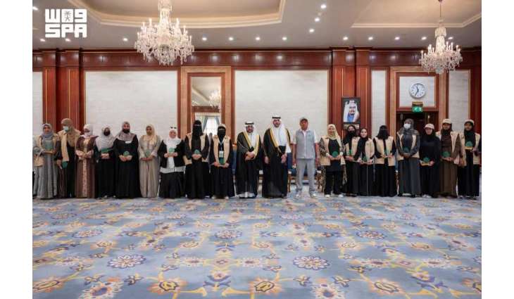 نائب أمير المدينة المنورة يكرّم 