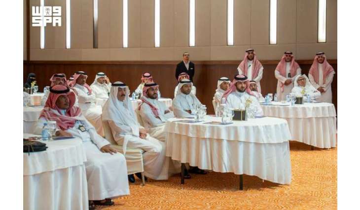 نائب أمير حائل يشارك في برنامج تدريبي متخصص بالذكاء الاصطناعي لمنسوبي الإمارة